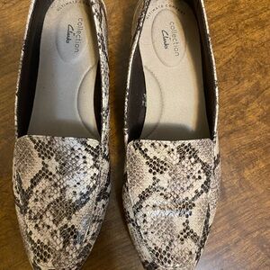 Clarks Tan & Brown Snakeskin Loafers